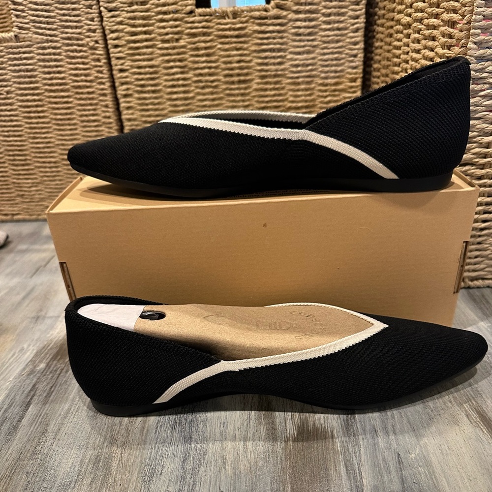 VIVAIA Vienna 2.0 Deep Ebony v-cut flats